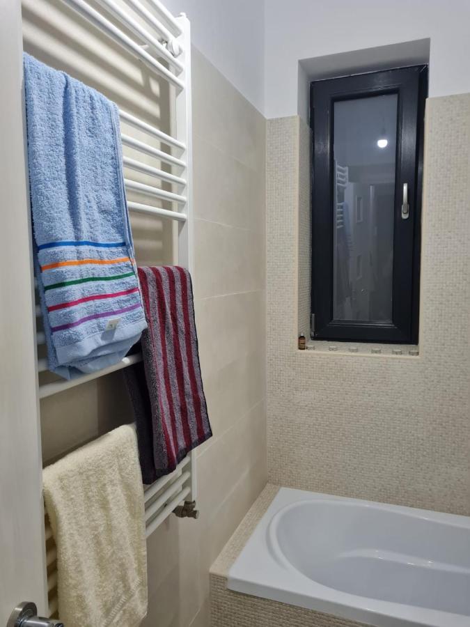 Deluxe 2 Bedroom Apartment With Balcony And Private Parking Bragadiru Kültér fotó