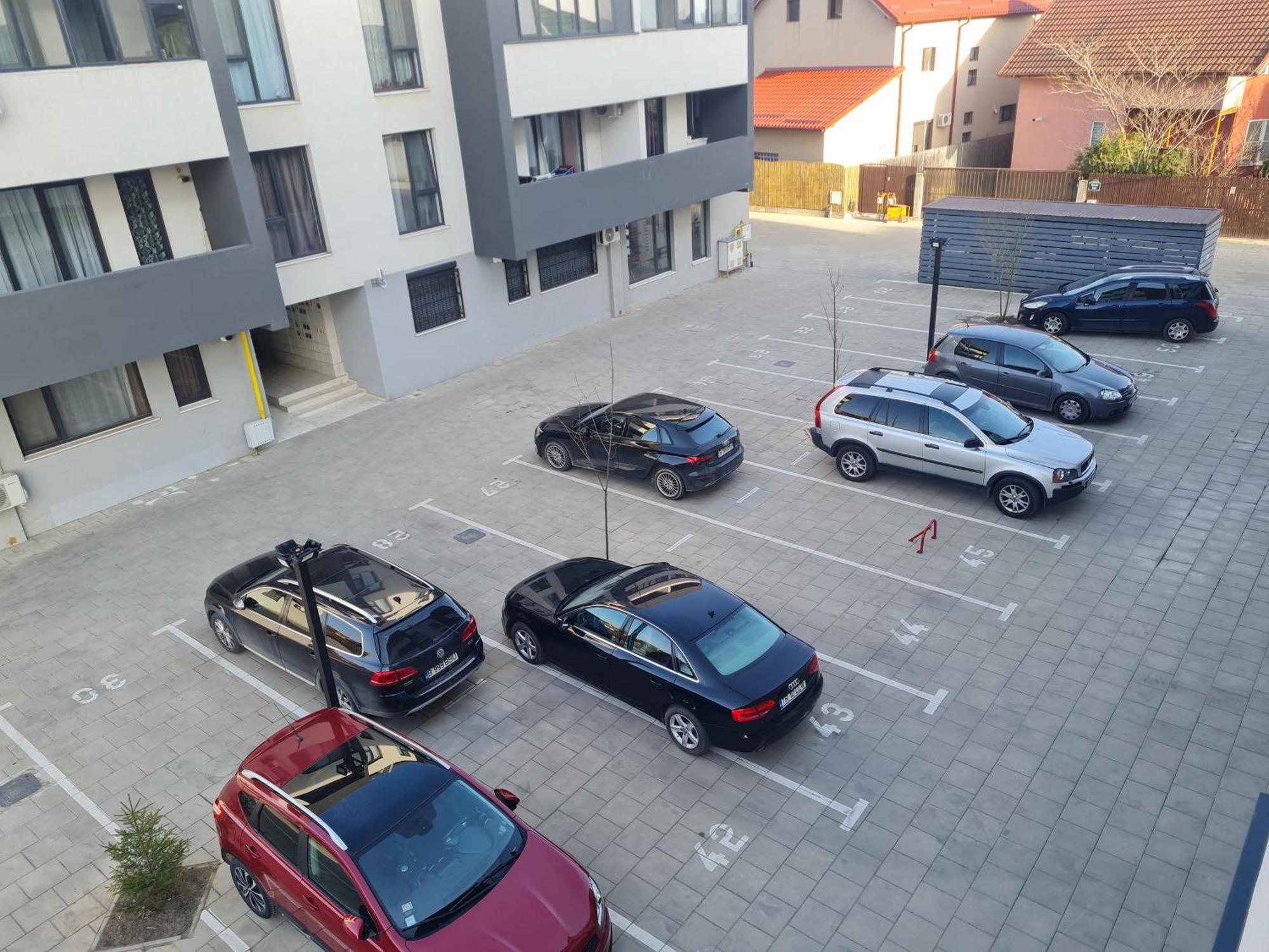 Deluxe 2 Bedroom Apartment With Balcony And Private Parking Bragadiru Kültér fotó